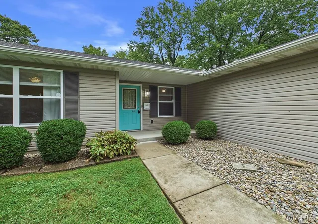 Photo 4 of Single family home for sale at 1727 Laurette Ln, Belleville, IL 62226 | MLS# MIS26058754 | Listing updated on 2026-09-21