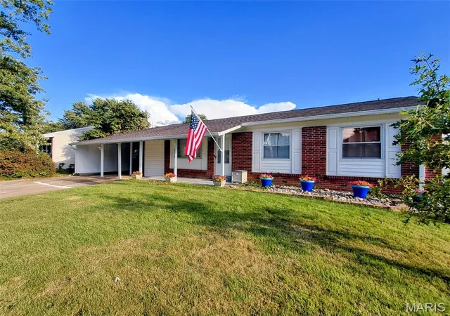 Photo 3 of Single family home for sale at 12050 Providence Ln, Maryland Heights, MO 63043 | MLS# MIS26058762 | Listing updated on 2026-10-06