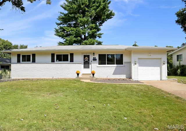 Photo 1 of Single family home for sale at 1395 Ensenada Dr, Florissant, MO 63031 | MLS# MIS26058763 | Listing updated on 2026-09-24