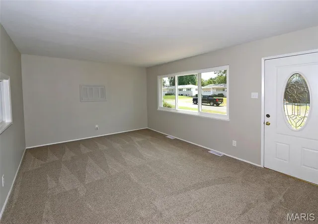 Photo 3 of Single family home for sale at 1395 Ensenada Dr, Florissant, MO 63031 | MLS# MIS26058763 | Listing updated on 2026-09-24