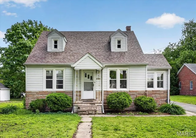 Photo 1 of Sale Pending at 2304 Caseyville Ave, Swansea, IL 62226 | MLS# MIS26058777 | Listing updated on 2026-09-25
