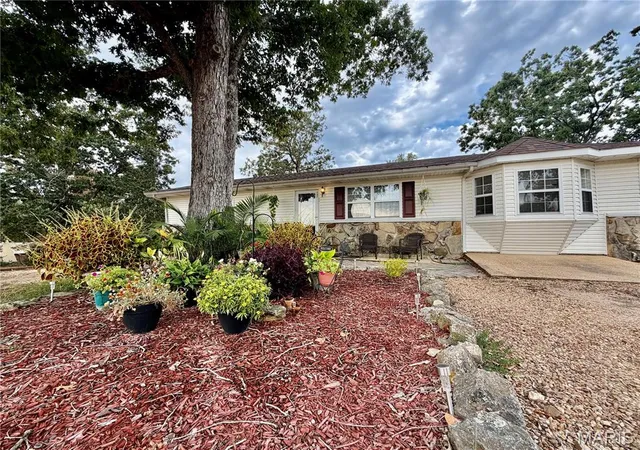 Photo 2 of Single family home for sale at 223 Ripley Route E, Doniphan, MO 63935 | MLS# MIS26058781 | Listing updated on 2026-10-20