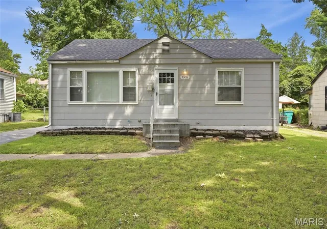 Photo 1 of Single family home for sale at 7921 Alert Dr, Saint Louis, MO 63133 | MLS# MIS26058782 | Listing updated on 2026-09-19