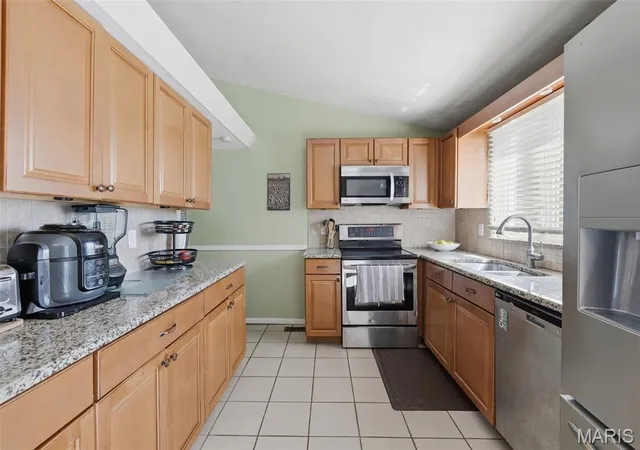 Photo 3 of Sale Pending at 4542 Jenkins Ln, Saint Louis, MO 63128 | MLS# MIS26058794 | Listing updated on 2026-10-18