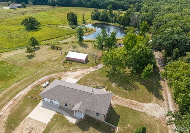 Photo 1 of Single family home for sale at 5704 County Rd 262, Auxvasse, MO 65231 | MLS# MIS26058800 | Listing updated on 2026-10-19