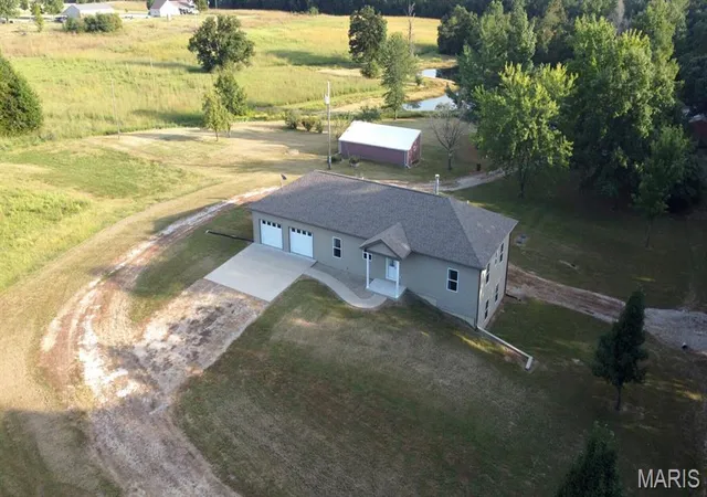 Photo 3 of Single family home for sale at 5704 County Rd 262, Auxvasse, MO 65231 | MLS# MIS26058800 | Listing updated on 2026-10-19