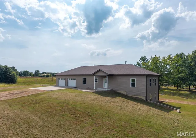 Photo 3 of Single family home for sale at 5704 County Rd 262, Auxvasse, MO 65231 | MLS# MIS26058800 | Listing updated on 2026-10-19
