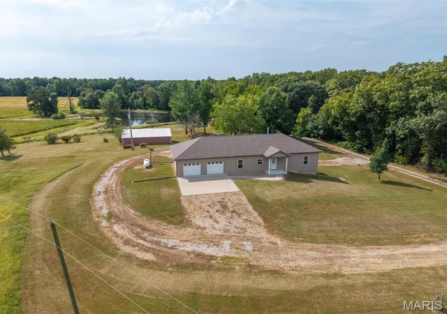 Photo 4 of Single family home for sale at 5704 County Rd 262, Auxvasse, MO 65231 | MLS# MIS26058800 | Listing updated on 2026-10-19