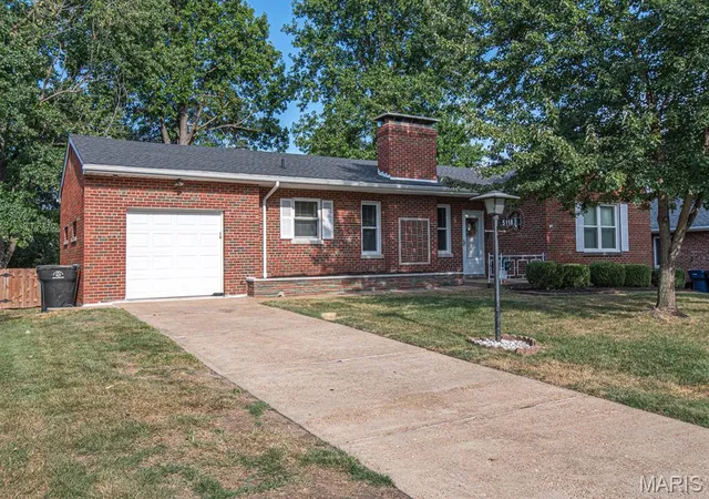 Photo 2 of Single family home for sale at 5118 Kingwood Dr, Saint Louis, MO 63123 | MLS# MIS26058823 | Listing updated on 2026-09-14
