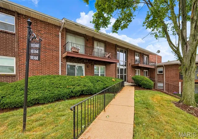 Listing Photo 5 - Condo for sale in building located at 10360 Forest Brk Ln, St. Louis, MO 63146 - Unit #B