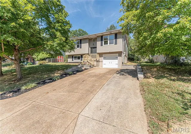 Photo 3 of Sale Pending at 2179 Wilderness Trl, Barnhart, MO 63012 | MLS# MIS26058829 | Listing updated on 2026-09-19