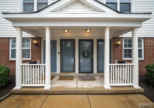 Photo 1 of Condo for sale at 9172 Eager Rd, Saint Louis, MO 63144 | MLS# MIS26058831 | Listing updated on 2026-09-13