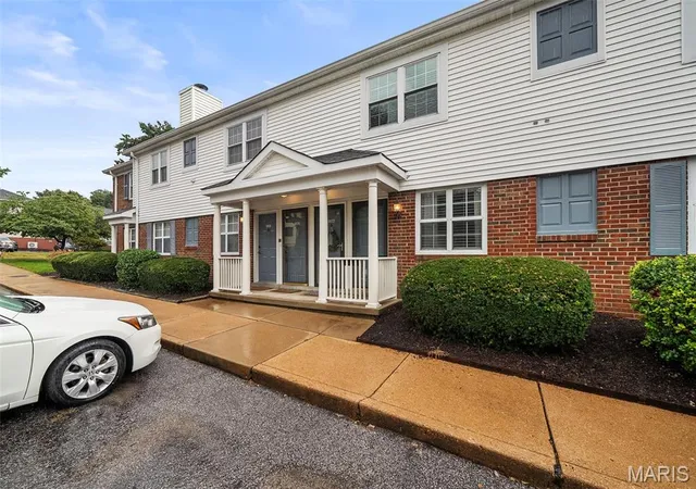 Photo 3 of Condo for sale at 9172 Eager Rd, Saint Louis, MO 63144 | MLS# MIS26058831 | Listing updated on 2026-09-23