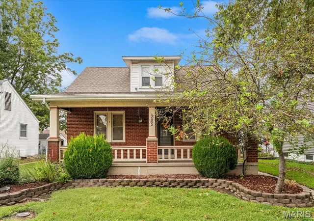 Photo 1 of Single family home for sale at 305 W White St, Millstadt, IL 62260 | MLS# MIS26058832 | Listing updated on 2026-09-26