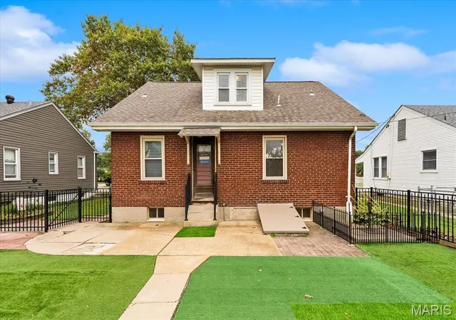 Photo 2 of Single family home for sale at 305 W White St, Millstadt, IL 62260 | MLS# MIS26058832 | Listing updated on 2026-09-26