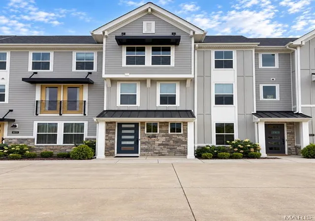 Photo 1 of Single family home for sale at 8923 E Gateway Hts, Saint Louis, MO 63144 | MLS# MIS26058836 | Listing updated on 2026-10-05