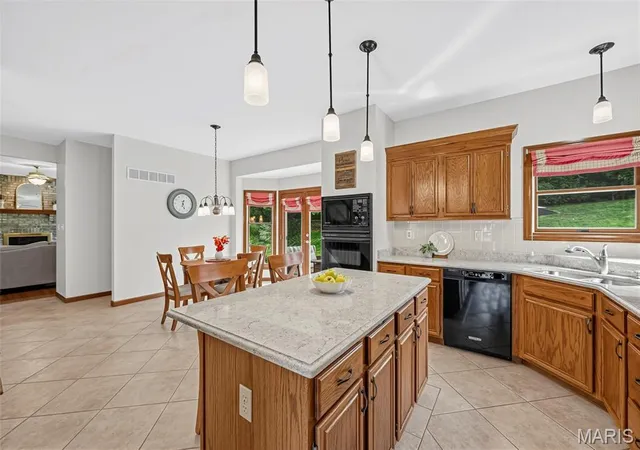 Photo 3 of Single family home for sale at 5026 Southridge Park Dr, Saint Louis, MO 63129 | MLS# MIS26058840 | Listing updated on 2026-10-07