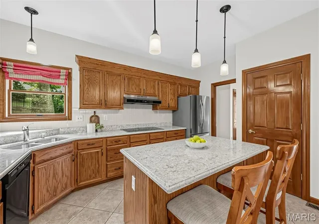Photo 3 of Single family home for sale at 5026 Southridge Park Dr, Saint Louis, MO 63129 | MLS# MIS26058840 | Listing updated on 2026-10-07