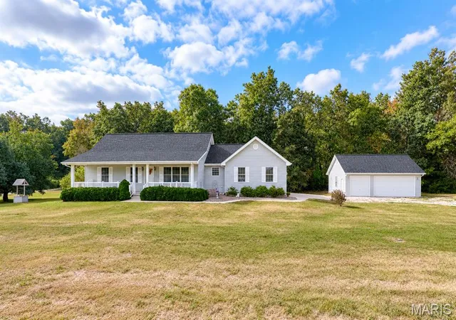 Single family home for sale at 114 Beth Ann Dr, Winfield, MO 63389 | MLS# MIS26058844