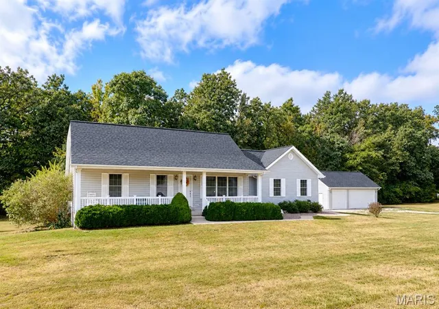 Photo 1 of Single family home for sale at 114 Beth Ann Dr, Winfield, MO 63389 | MLS# MIS26058844 | Listing updated on 2026-10-05