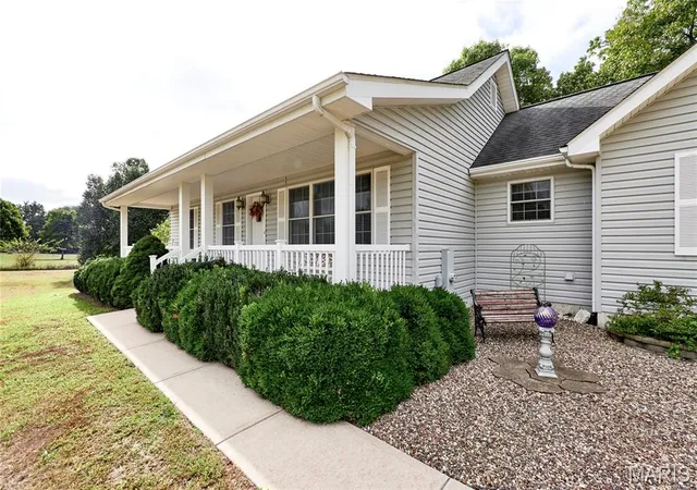 Photo 4 of Single family home for sale at 114 Beth Ann Dr, Winfield, MO 63389 | MLS# MIS26058844 | Listing updated on 2026-10-05