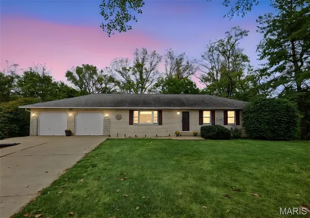 Single family home for sale at 12 Blossom Lake Ln, Maryville, IL 62062 | MLS# MIS26058845