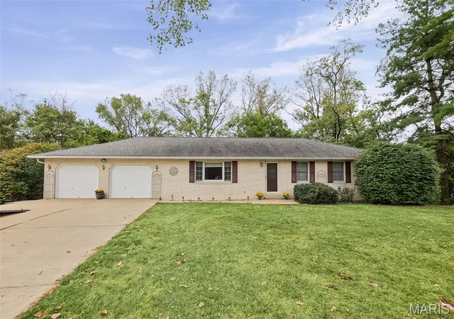 Photo 1 of Single family home for sale at 12 Blossom Lake Ln, Maryville, IL 62062 | MLS# MIS26058845 | Listing updated on 2026-09-24