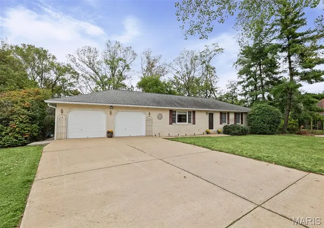 Photo 4 of Single family home for sale at 12 Blossom Lake Ln, Maryville, IL 62062 | MLS# MIS26058845 | Listing updated on 2026-09-24