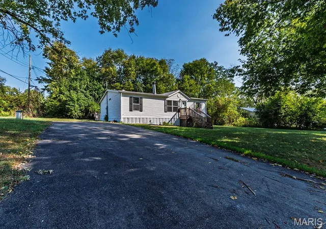 Photo 3 of Sale Pending at 2520 Warren St, Bonne Terre, MO 63628 | MLS# MIS26058850 | Listing updated on 2026-09-21
