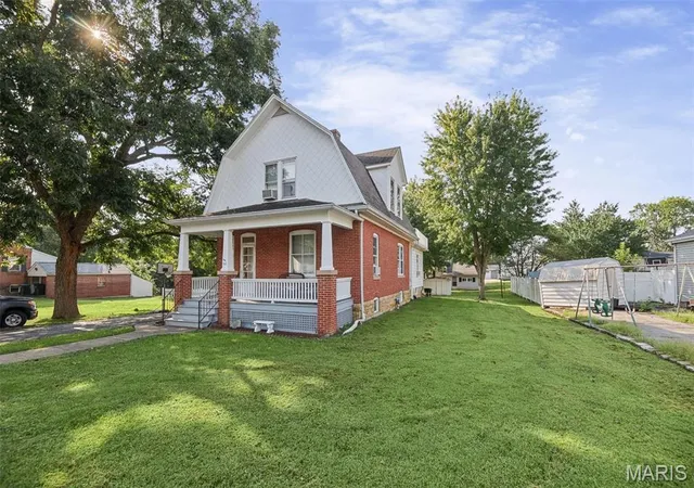 Photo 3 of Single family home for sale at 502 E South 2nd St, Red Bud, IL 62278 | MLS# MIS26058867 | Listing updated on 2026-09-27