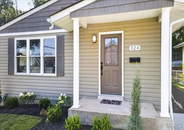 Photo 1 of Single family home for sale at 324 E Clinton Pl, Saint Louis, MO 63122 | MLS# MIS26058868 | Listing updated on 2026-09-22