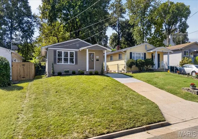 Photo 2 of Single family home for sale at 324 E Clinton Pl, Saint Louis, MO 63122 | MLS# MIS26058868 | Listing updated on 2026-09-22