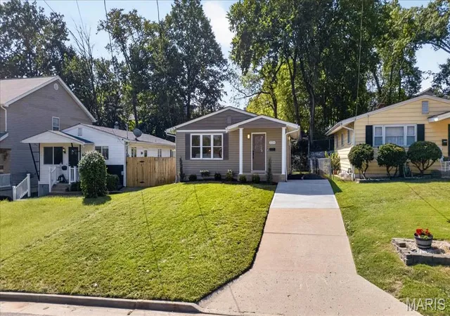 Photo 4 of Single family home for sale at 324 E Clinton Pl, Saint Louis, MO 63122 | MLS# MIS26058868 | Listing updated on 2026-09-22