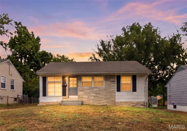 Photo 1 of Single family home for sale at 323 Crawford Rd, Saint Louis, MO 63137 | MLS# MIS26058877 | Listing updated on 2026-09-25