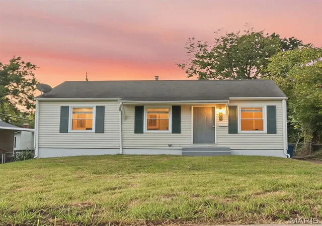 Photo 1 of Single family home for sale at 400 Crawford Rd, Saint Louis, MO 63137 | MLS# MIS26058879 | Listing updated on 2026-10-02