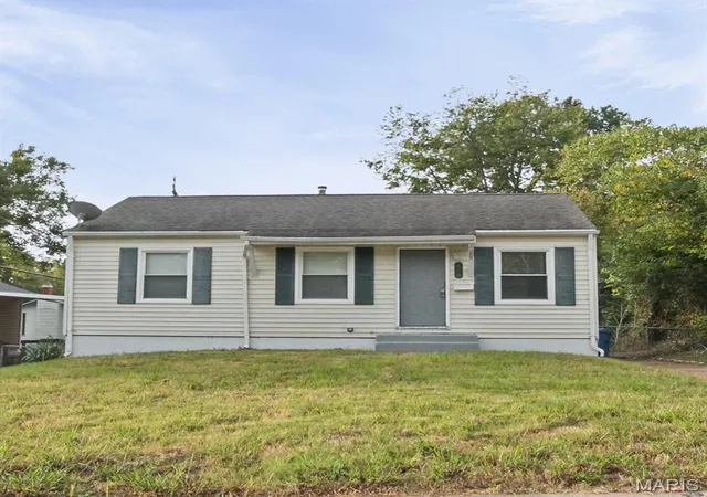 Photo 2 of Single family home for sale at 400 Crawford Rd, Saint Louis, MO 63137 | MLS# MIS26058879 | Listing updated on 2026-10-02