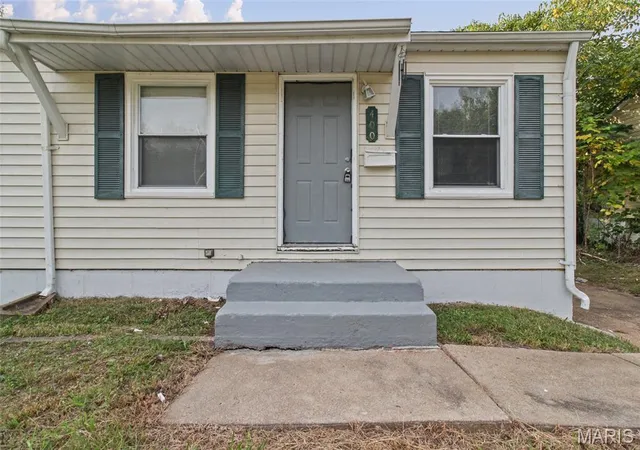 Photo 3 of Single family home for sale at 400 Crawford Rd, Saint Louis, MO 63137 | MLS# MIS26058879 | Listing updated on 2026-10-02