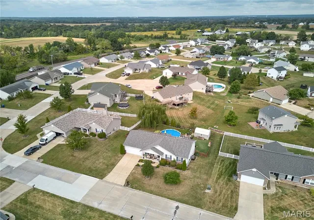 Photo 2 of Single family home for sale at 511 Glen Eagle Dr, Troy, MO 63379 | MLS# MIS26058890 | Listing updated on 2026-10-05