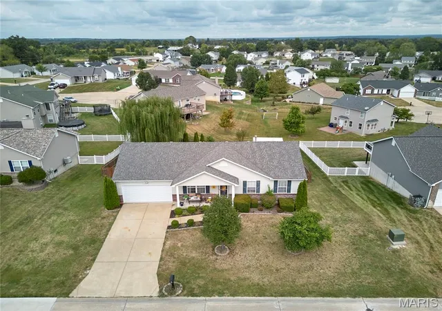 Photo 3 of Single family home for sale at 511 Glen Eagle Dr, Troy, MO 63379 | MLS# MIS26058890 | Listing updated on 2026-10-05