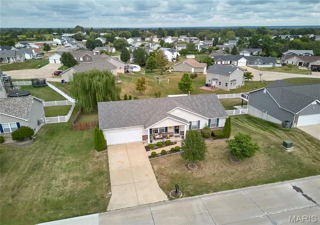 Photo 3 of Single family home for sale at 511 Glen Eagle Dr, Troy, MO 63379 | MLS# MIS26058890 | Listing updated on 2026-10-05