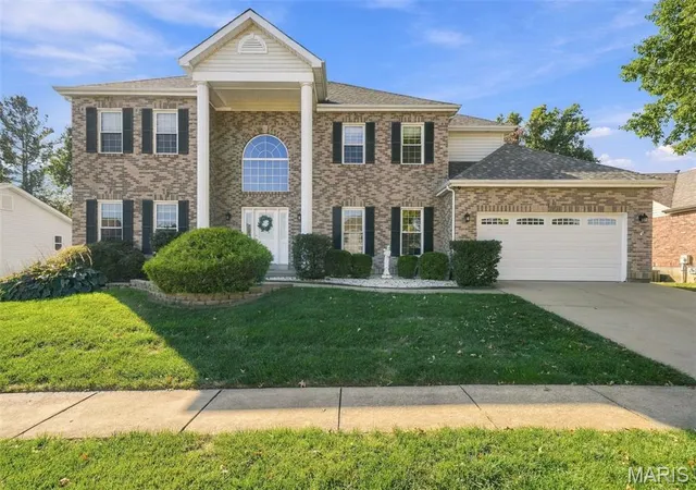 Photo 1 of Sale Pending at 2775 Towne Oaks Dr, Saint Louis, MO 63129 | MLS# MIS26058894 | Listing updated on 2026-10-17