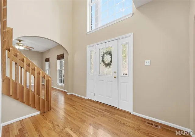 Photo 3 of Sale Pending at 2775 Towne Oaks Dr, Saint Louis, MO 63129 | MLS# MIS26058894 | Listing updated on 2026-10-17