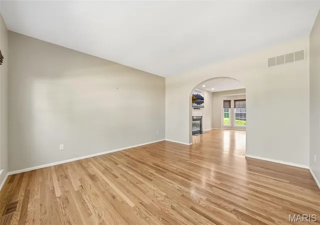 Photo 3 of Sale Pending at 2775 Towne Oaks Dr, Saint Louis, MO 63129 | MLS# MIS26058894 | Listing updated on 2026-10-17