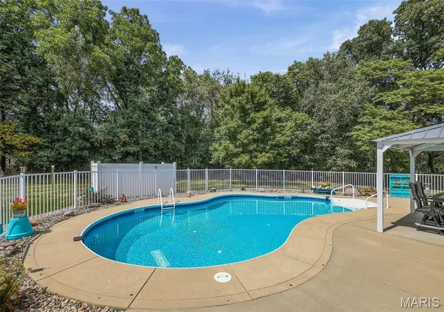Photo 4 of Sale Pending at 11224 Shade Tree Ln, Highland, IL 62249 | MLS# MIS26058896 | Listing updated on 2026-10-07
