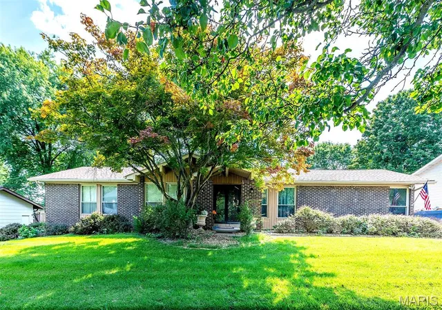 Photo 2 of Single family home for sale at 12834 Branchmont Ct, Saint Louis, MO 63146 | MLS# MIS26058917 | Listing updated on 2026-09-14