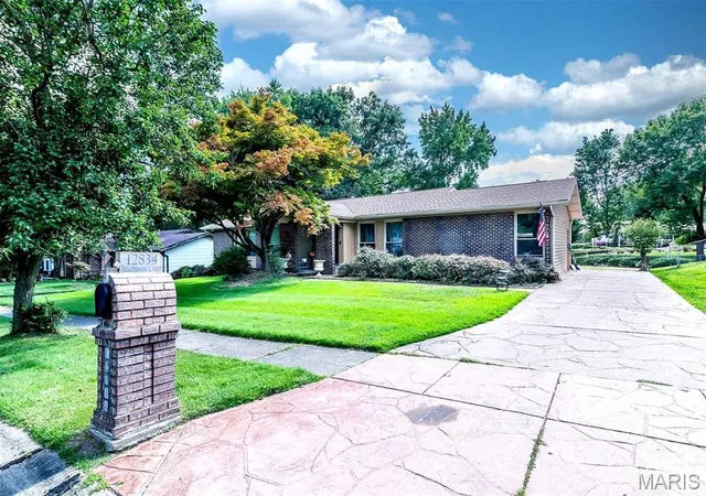 Photo 3 of Single family home for sale at 12834 Branchmont Ct, Saint Louis, MO 63146 | MLS# MIS26058917 | Listing updated on 2026-09-14