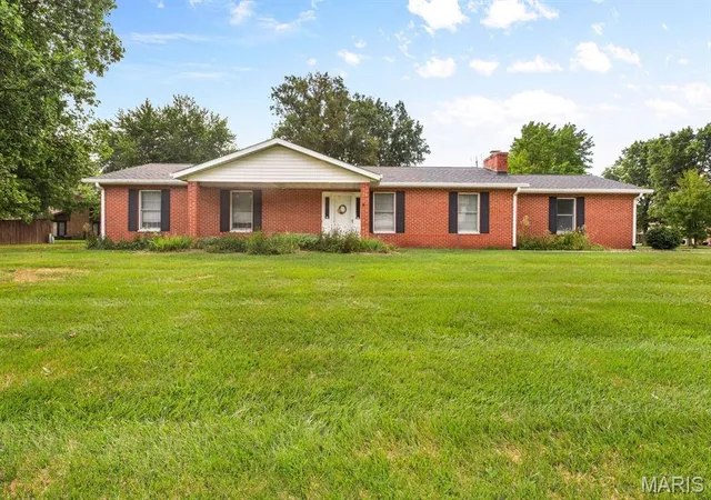 Photo 1 of Single family home for sale at 28 Rushmore Dr, Glen Carbon, IL 62034 | MLS# MIS26058939 | Listing updated on 2026-09-24