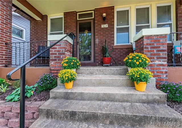Photo 2 of Sale Pending at 5614 Nottingham Ave, Saint Louis, MO 63109 | MLS# MIS26058948 | Listing updated on 2026-09-26