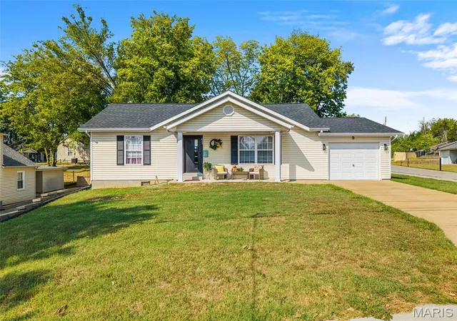 Photo 2 of Single family home for sale at 417 Brierton Ln, Festus, MO 63028 | MLS# MIS26058958 | Listing updated on 2026-09-26