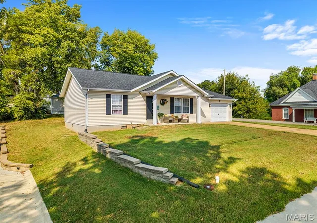Photo 3 of Single family home for sale at 417 Brierton Ln, Festus, MO 63028 | MLS# MIS26058958 | Listing updated on 2026-09-26